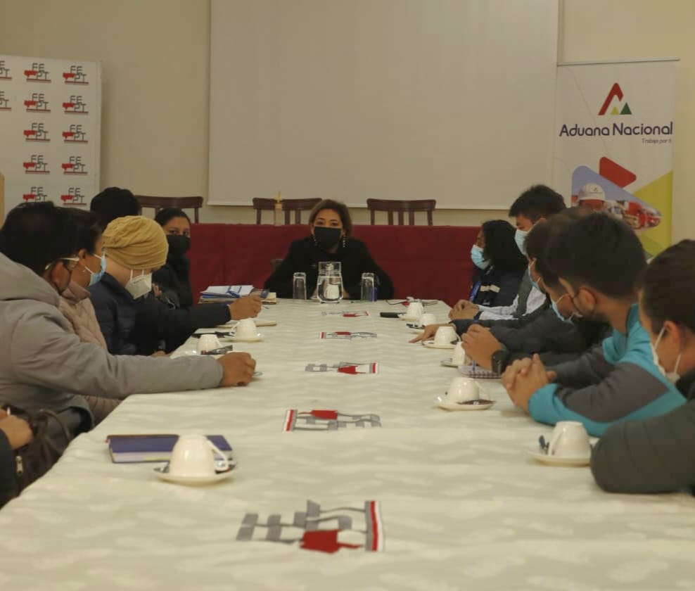 Aduana y empresarios de Tarija acuerdan alianza para luchar contra el contrabando 