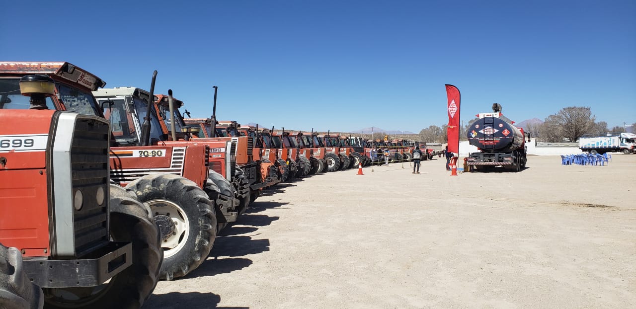 YPFB abastece diésel para 1.800 tractores de comunidades productoras de quinua en Potosí