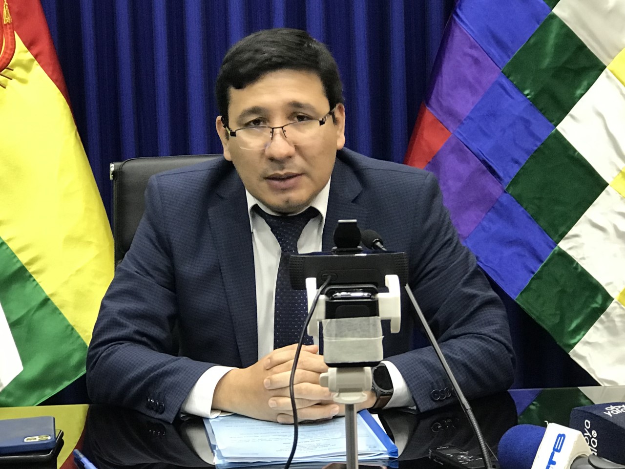 Ministro Molina demanda ante Tribunal de Ética a la diputada Campero por difamación