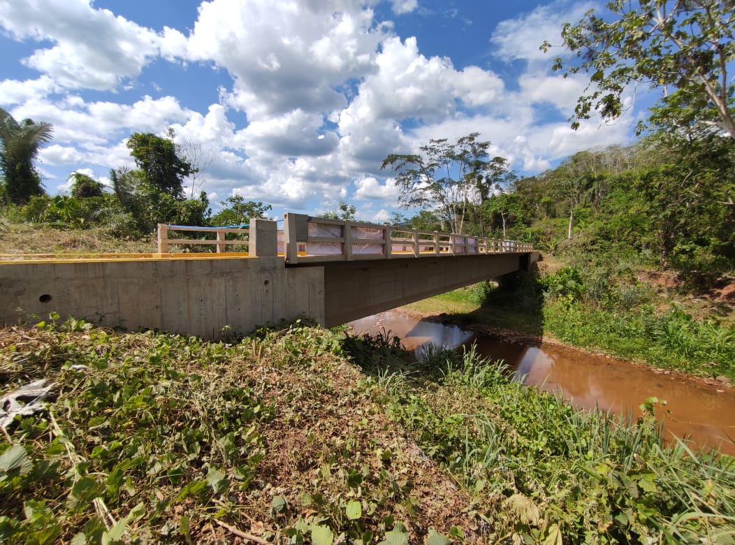 Gobierno entrega puente que permitirá a comunidades agrícolas traslado de producción