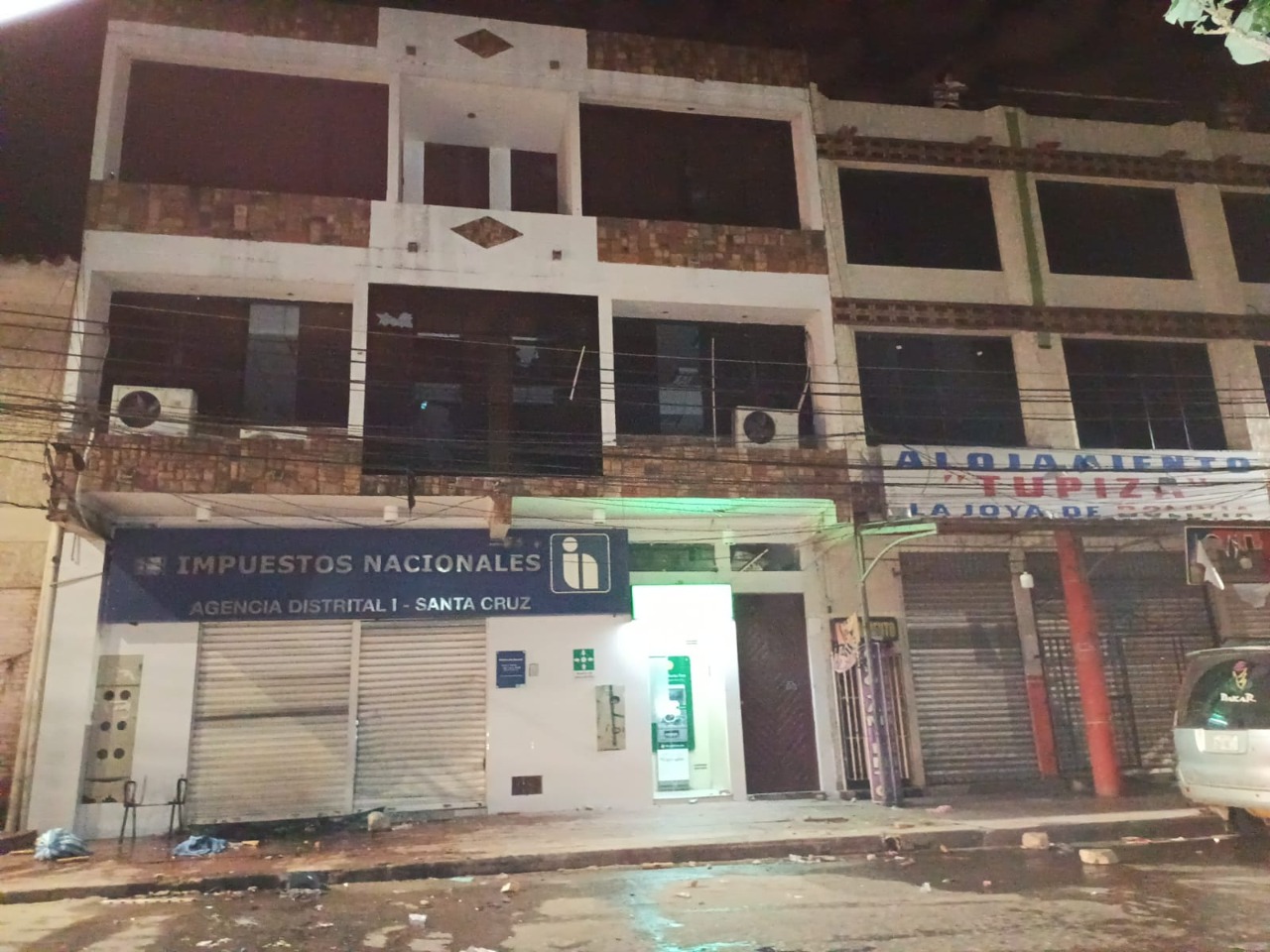 Asaltan y destruyen oficina de Impuestos Nacionales en el Plan Tres Mil, en Santa Cruz