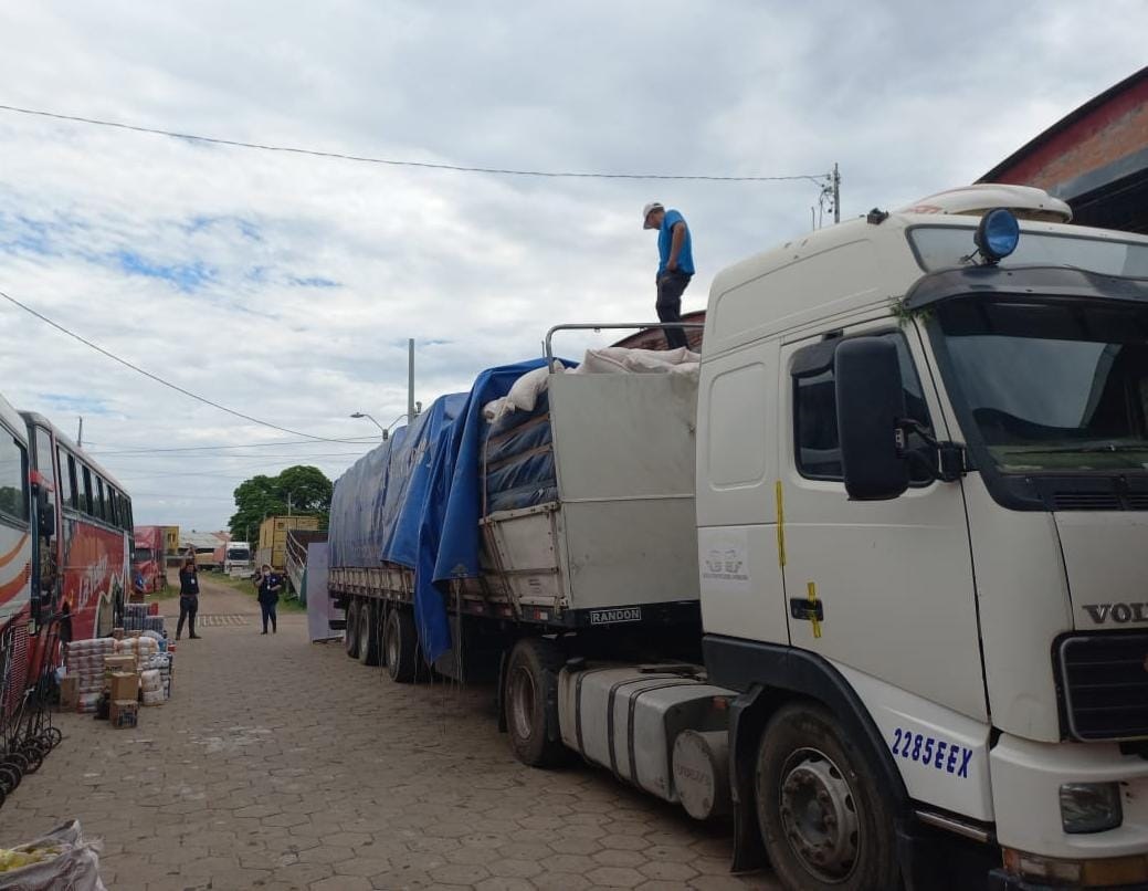 Aduana incautó siete vehículos con 140 toneladas de mercancía ilegal en Santa Cruz