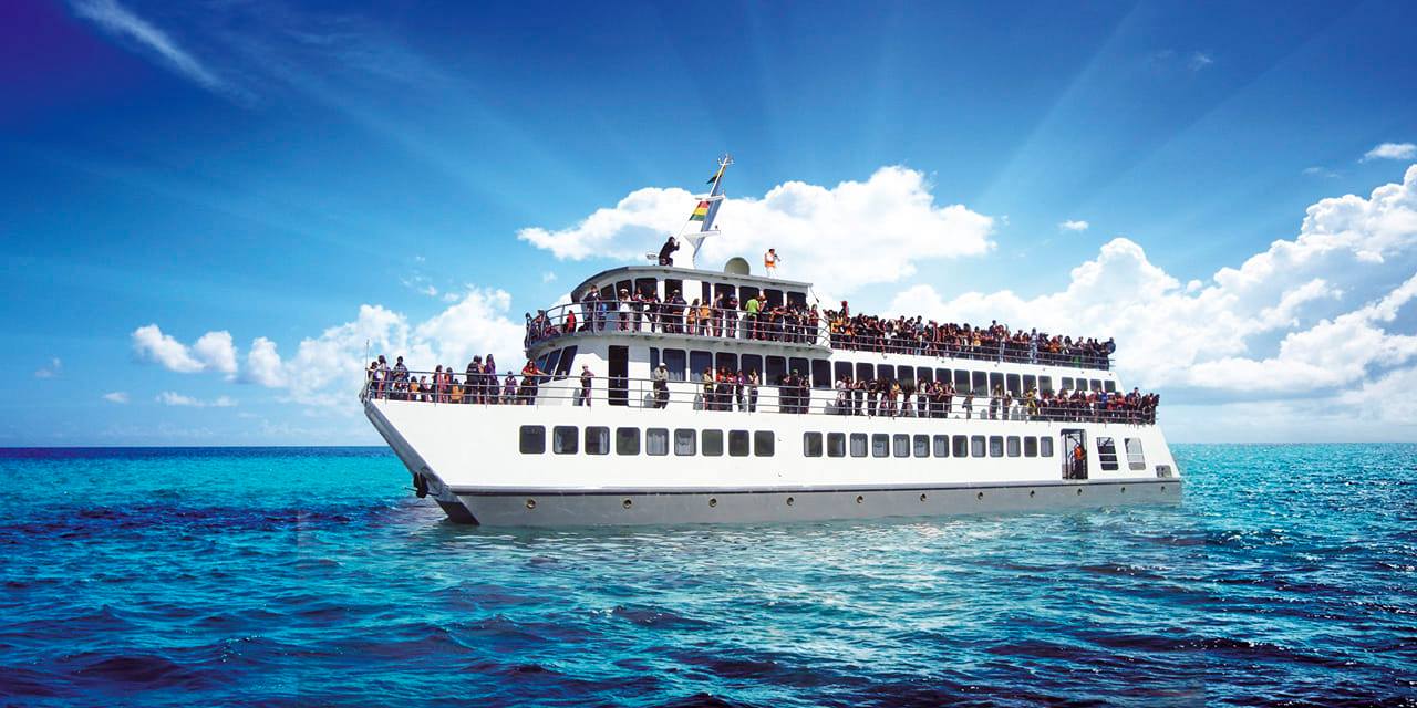 Navtur de la Armada transportó a 120.000 turistas en 13 años