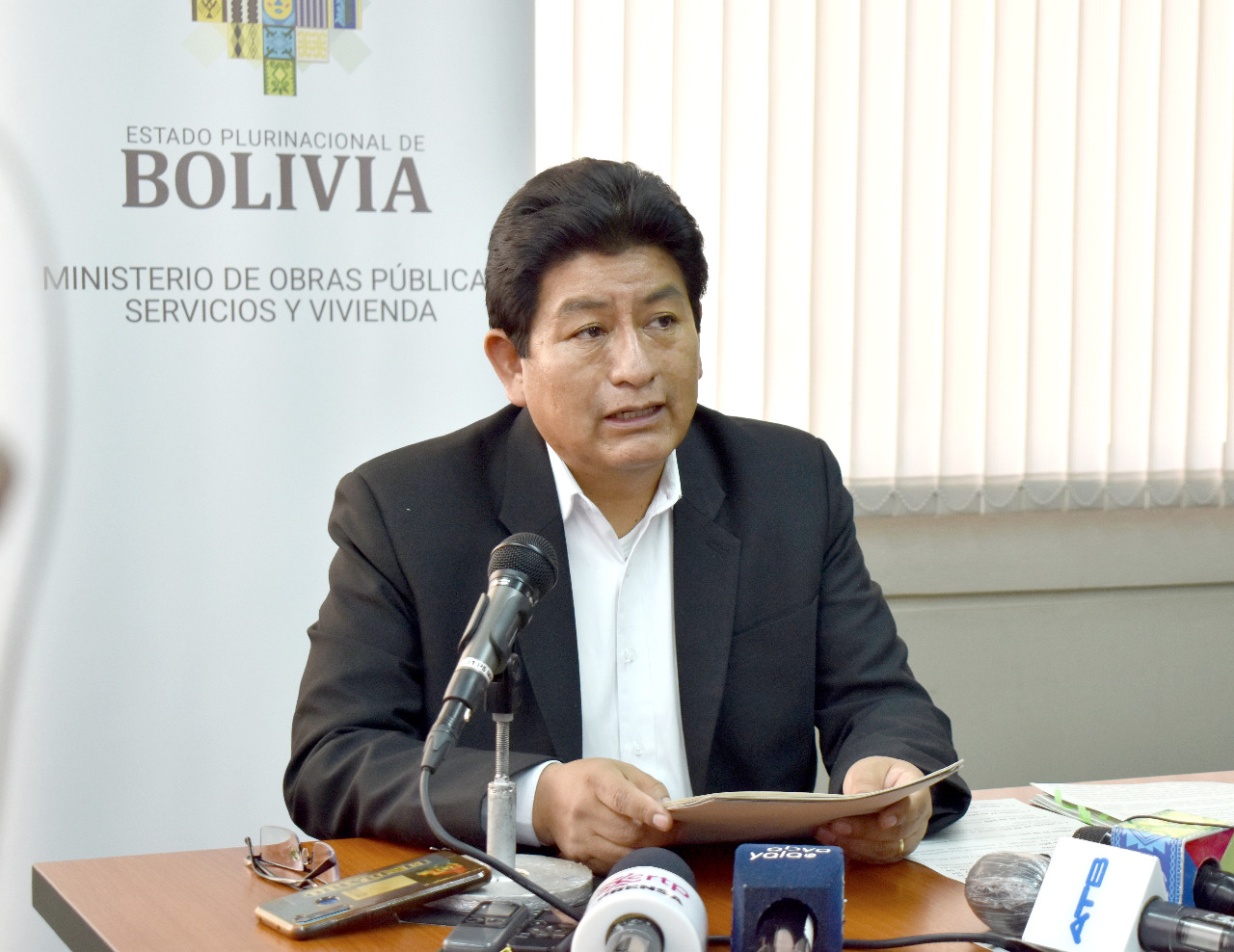 Gobierno invertirá Bs 377 millones para mejorar los aeropuertos de Uyuni y Tarija