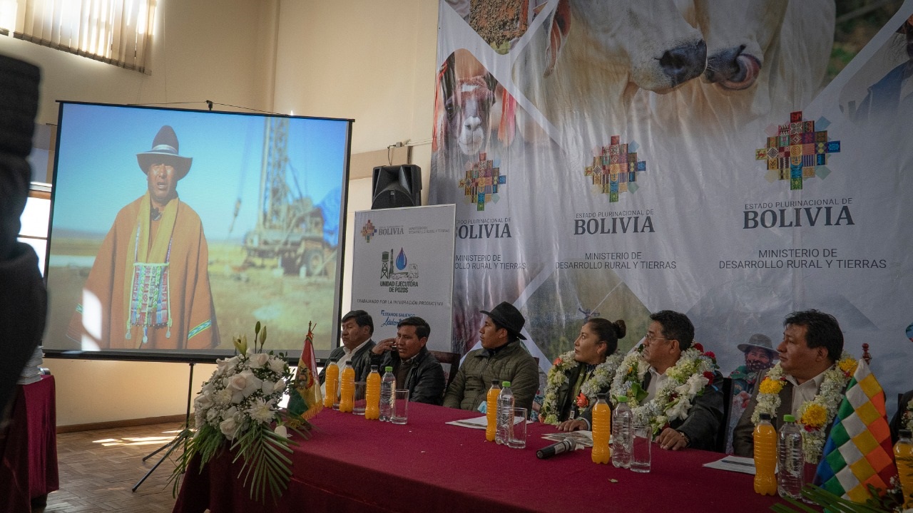 Gobierno entrega proyectos de agua para apoyar la producción agropecuaria en municipios de La Paz 