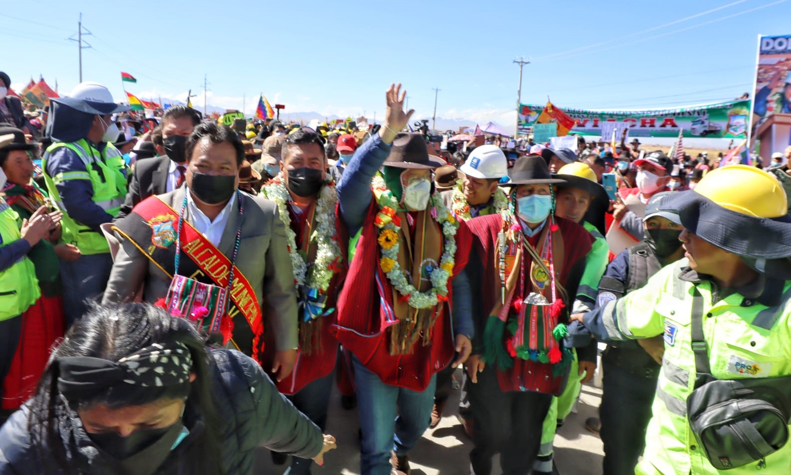 La Paz estrena doble vía de 9.5 km que unirá El Alto, la segunda ciudad más poblada del país, y Viacha, urbe industrial