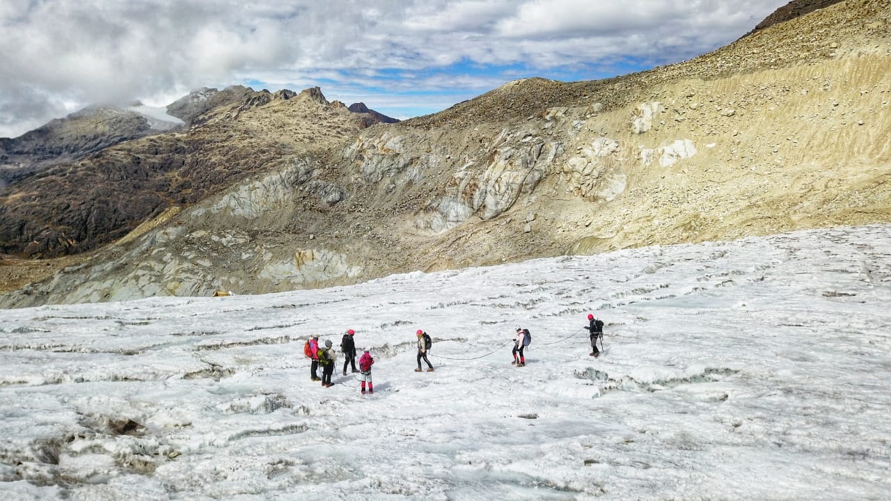 Promueven turismo de montaña para seguir las huellas de los Achachilas en el Huayna Potosí