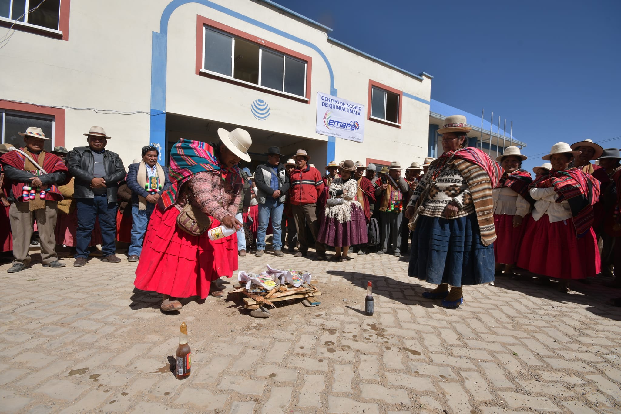 Emapa inaugura un centro de acopio de quinua en el municipio paceño de Umala