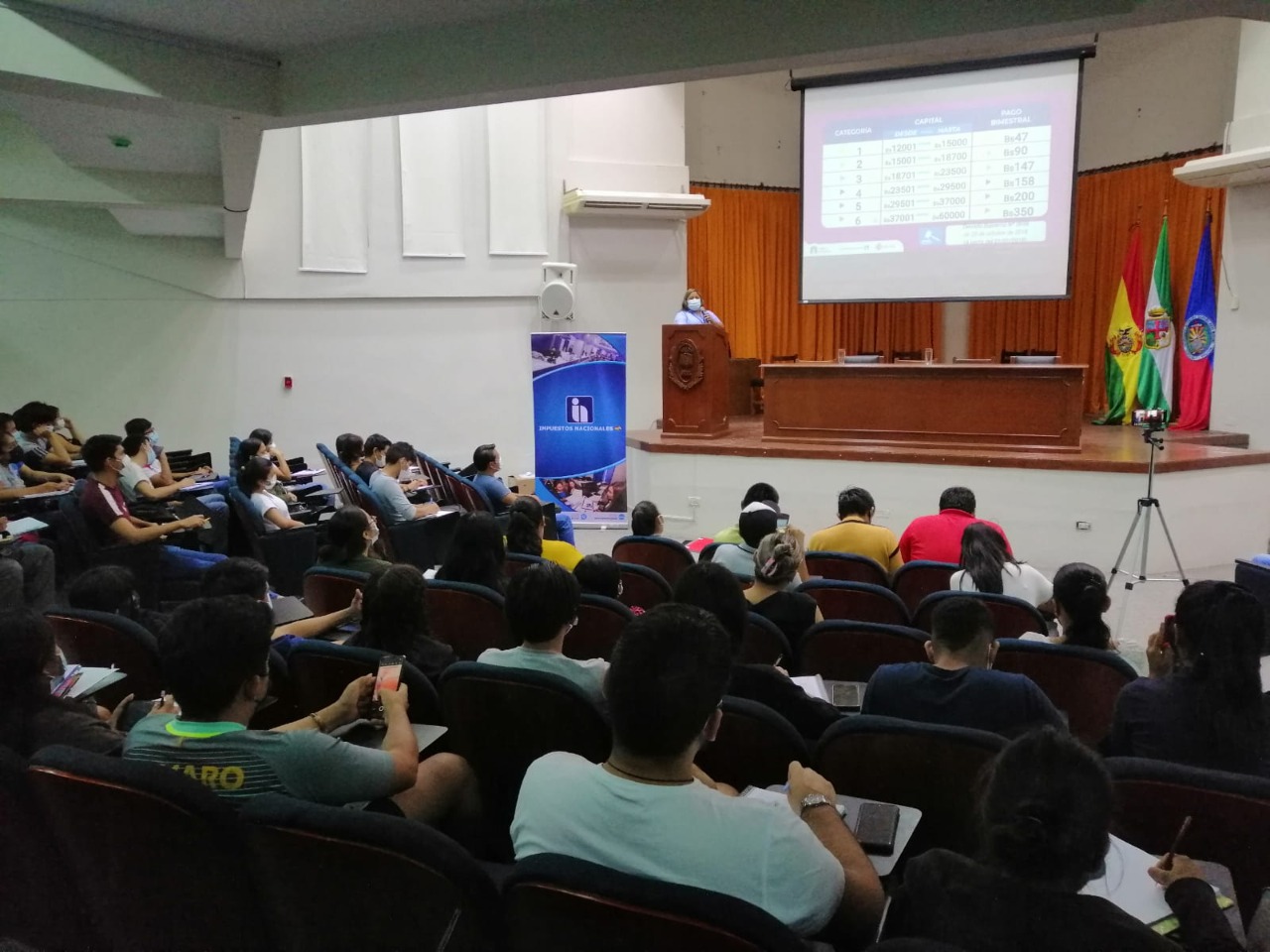 Santa Cruz: Impuestos capacita a 354 universitarios de la UAGRM sobre temas fiscales