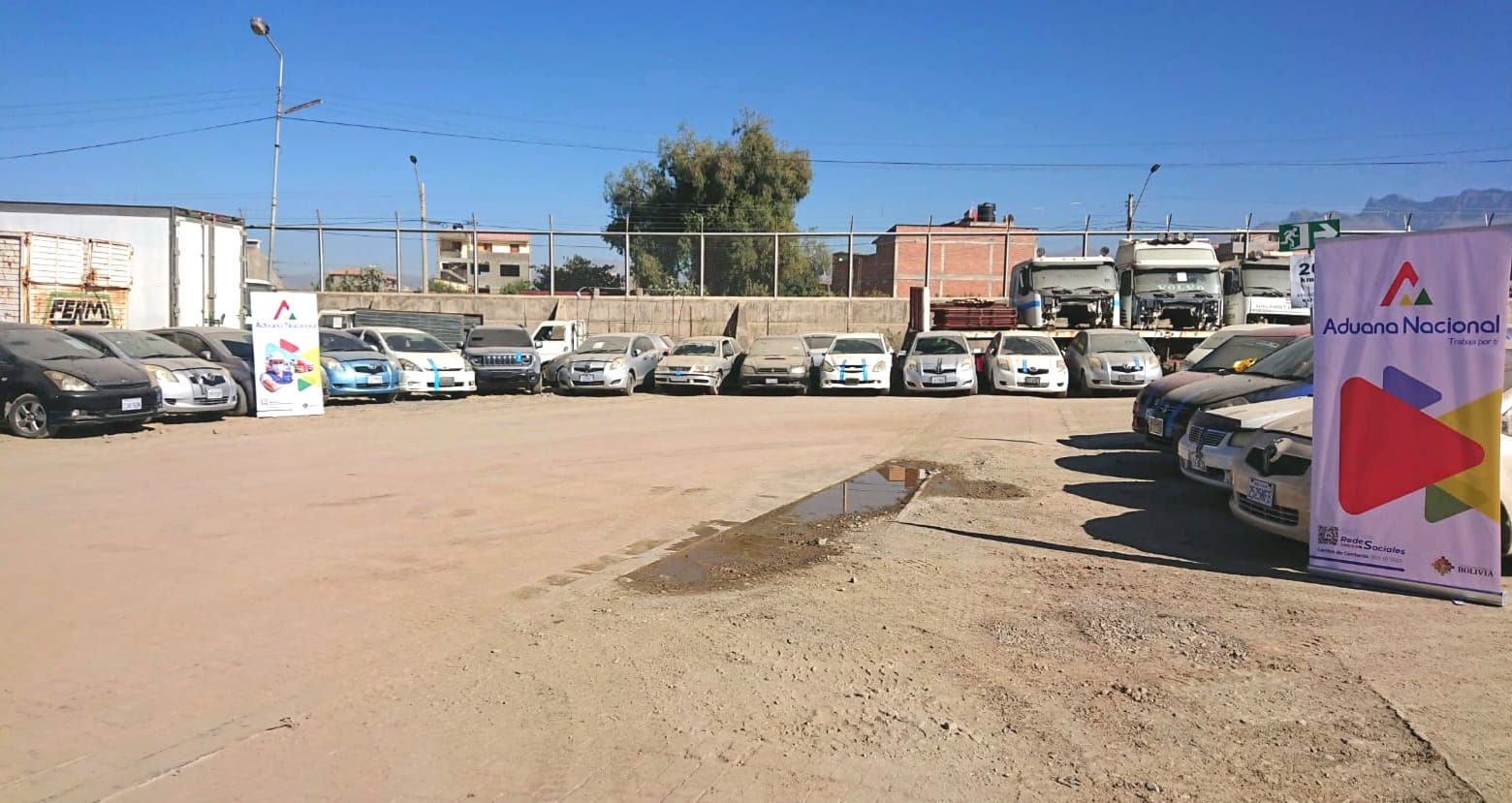 Aduana incauta 32 vehículos indocumentados valorados en más de Bs 3 millones