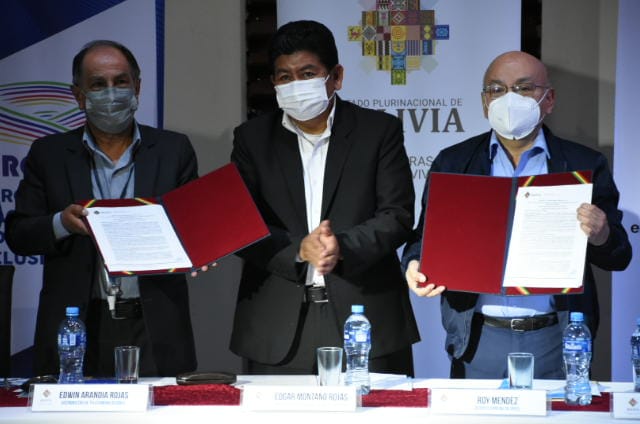 Firman convenio para instalar comunicaciones por fibra óptica en todas las capitales de los municipios de Bolivia