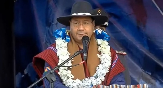 Presidente entrega viviendas a familias beneficiarias en el Distrito 4 de El Alto (adelanto)