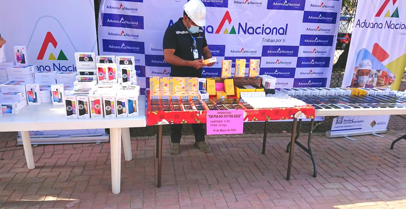 Aduana incauta 101 celulares de contrabando que eran transportados en un interdepartamental