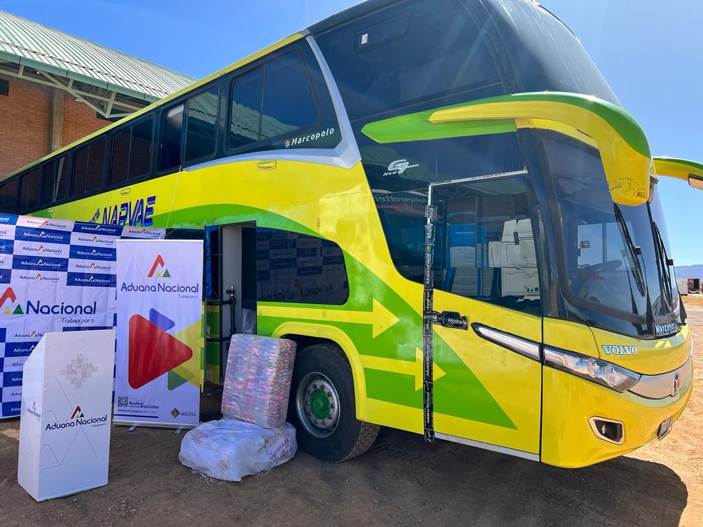 Oruro: Incautan fardos de ropa nueva y celulares de contrabando valuados en más de Bs 430.000