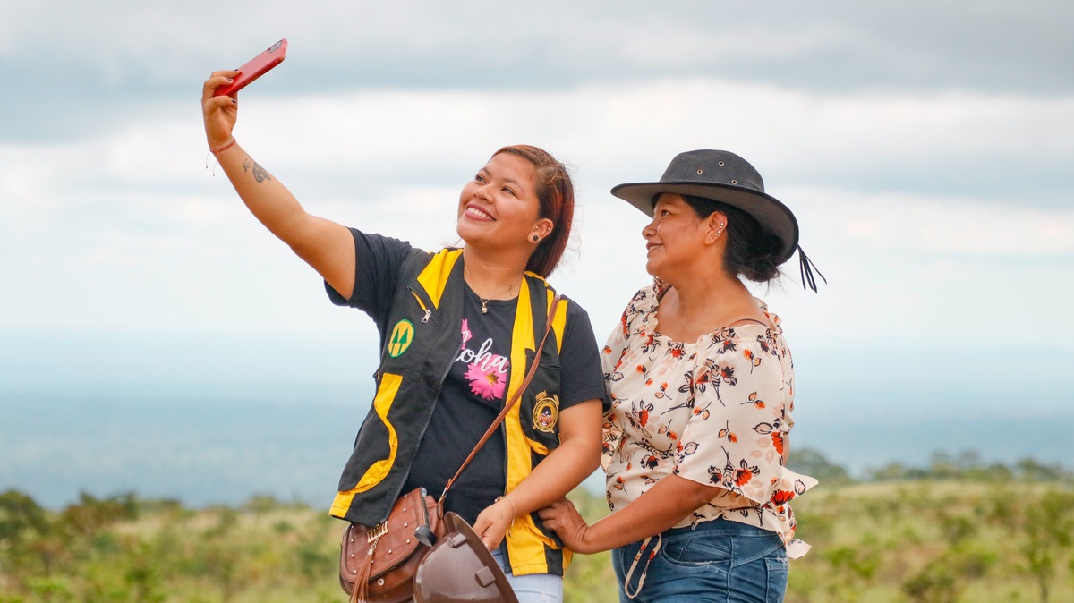 Comunidades fronterizas con Brasil acceden a telefonía móvil e internet