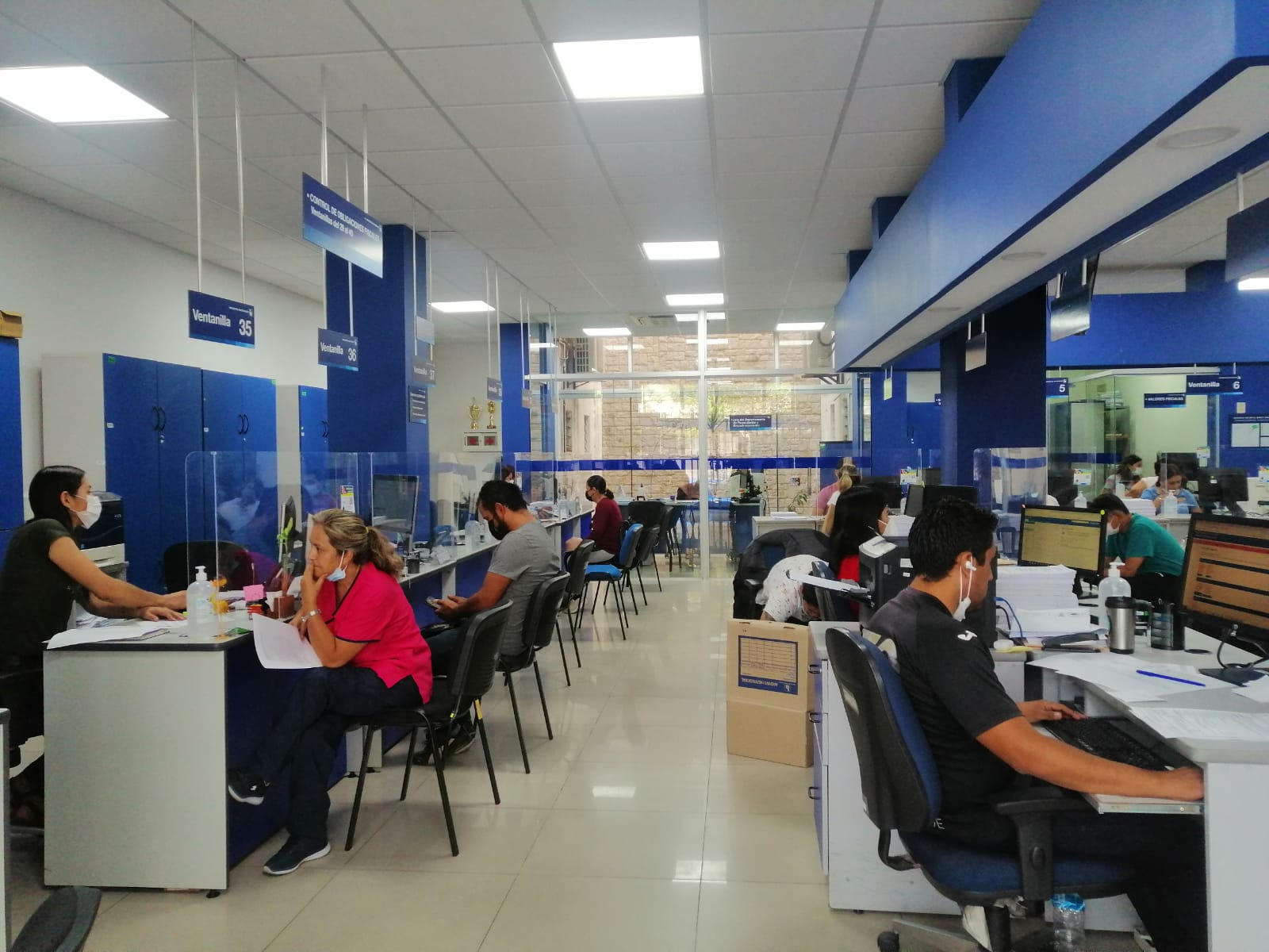 Impuestos denuncia intento violento de toma de dos de sus instalaciones en Santa Cruz