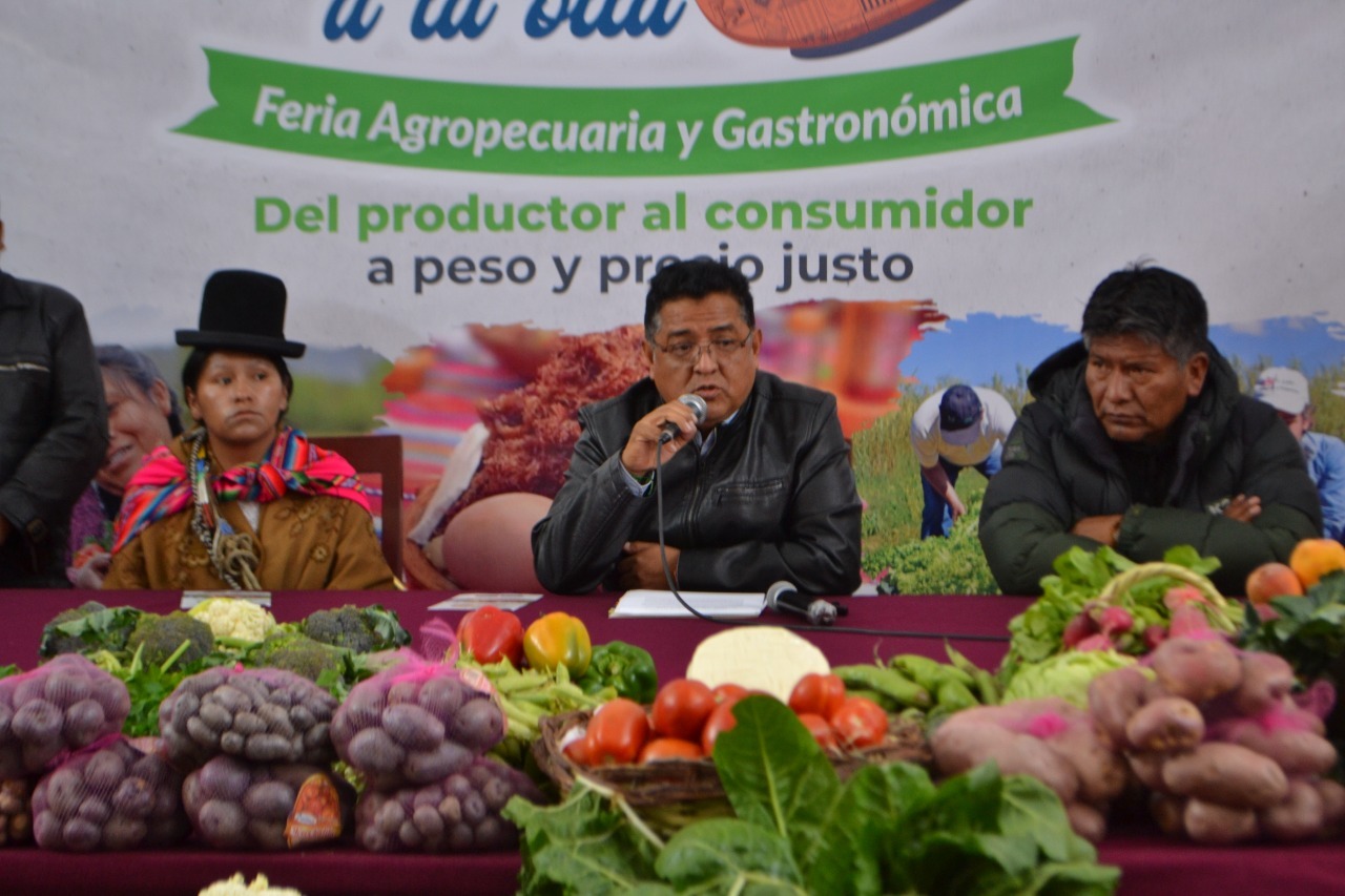 La Paz: Más de 100 productores organizan la feria “Del Campo a la olla” en la plaza San Francisco