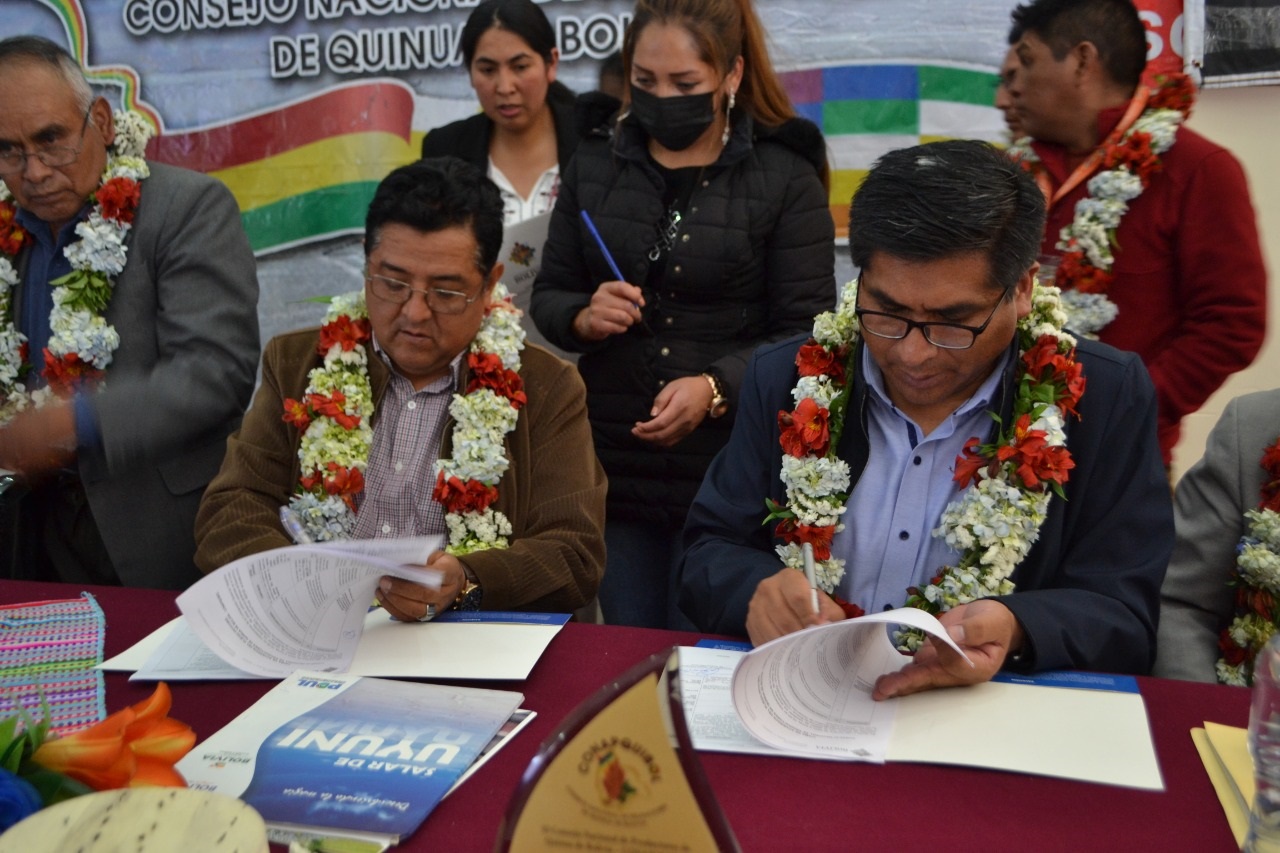 Gobierno acuerda con productores mejorar e incrementar la producción de quinua