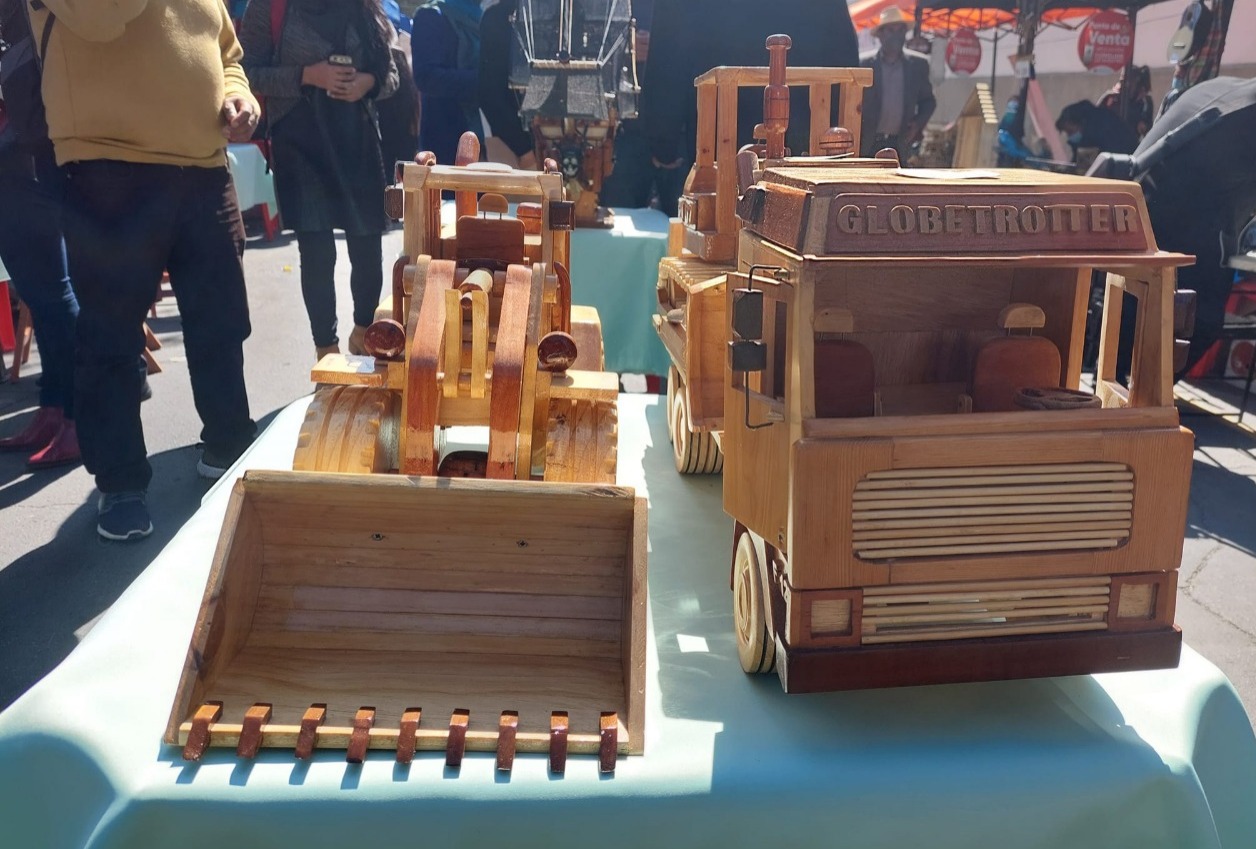 Privados de libertad ofertan sus artesanías con la Billetera Móvil en el ingreso al penal de San Pedro