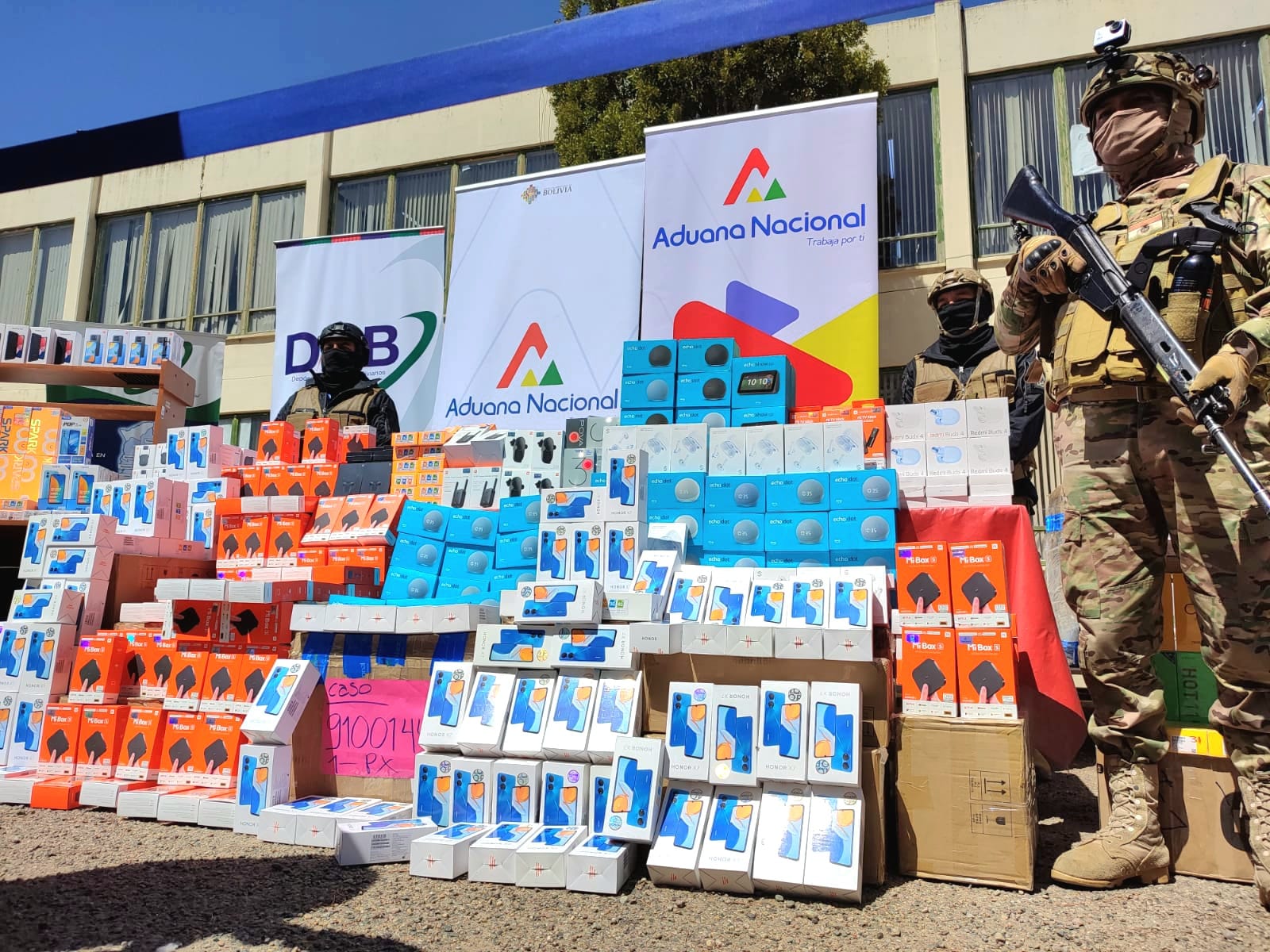 Aduana incauta celulares, impresoras y parlantes de contrabando valorados en Bs 800.000