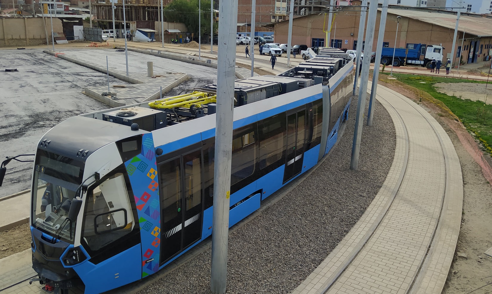 Arce pone en marcha el Tren Metropolitano, el sistema de transporte más moderno del país (adelanto)