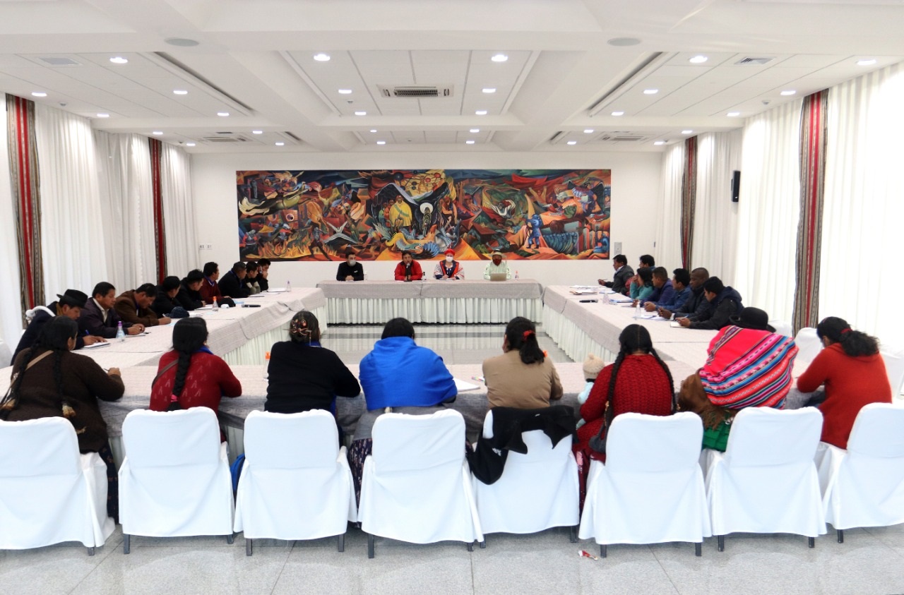 Gobierno coordina con alcaldes y dirigentes de los Yungas políticas de desarrollo económico y social