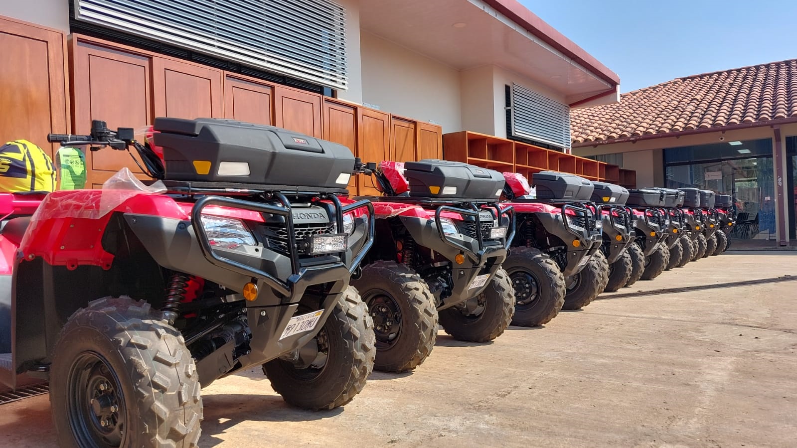 Gobierno entrega equipamiento por Bs 4,1 millones para fortalecer el control sanitario del Senasag