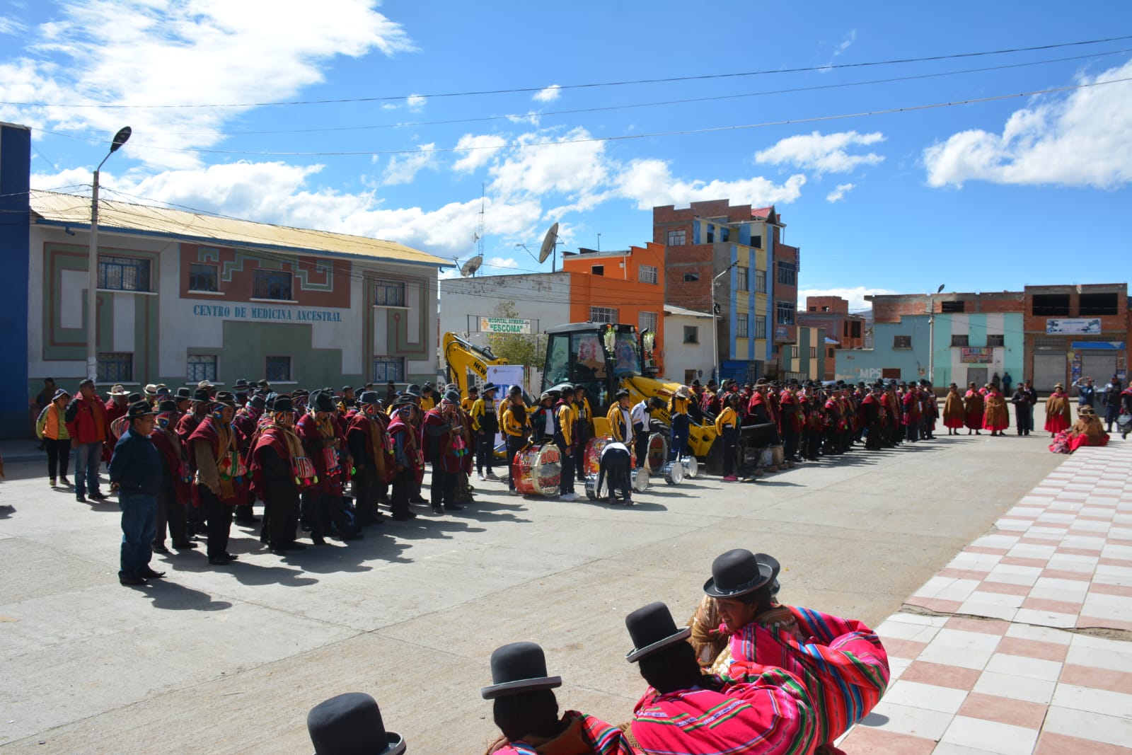 Gobierno entrega maquinaria pesada para fortalecer actividad pecuaria en Escoma