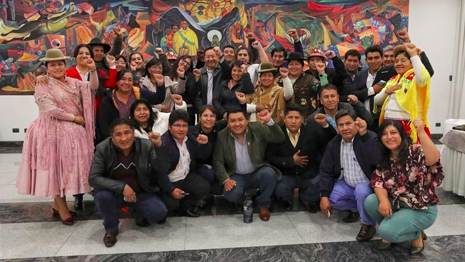 Presidente Arce y senadores del MAS coordinan agenda de trabajo