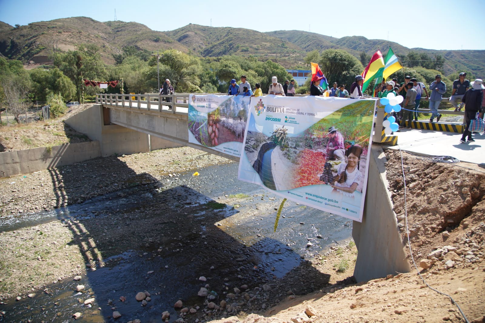 Dos puentes que entregó el presidente impulsarán el agro y el comercio en Yotala