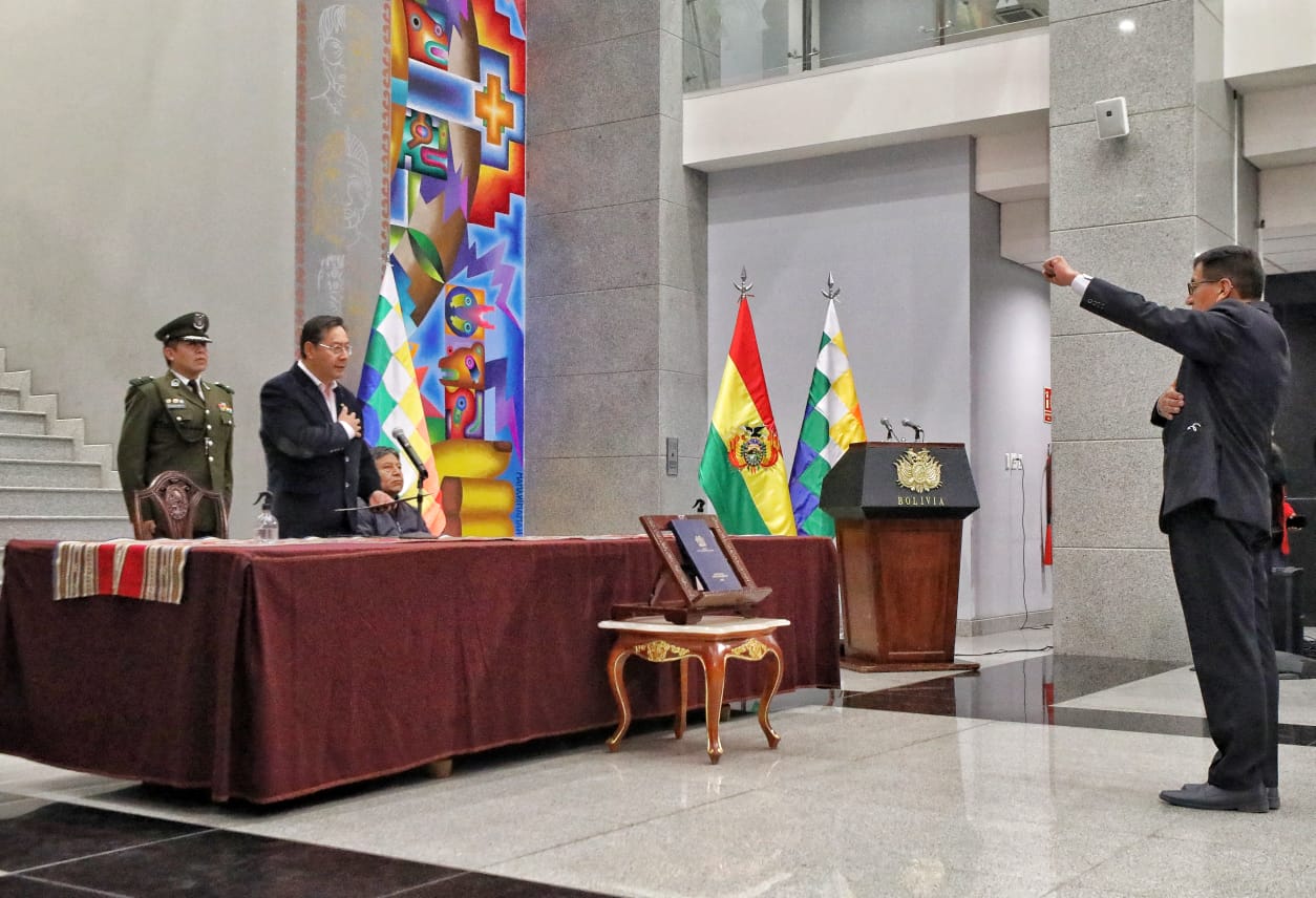 Presidente posesiona a Rubén Alejandro Méndez Estrada como ministro de Medio Ambiente y Agua (en desarrollo)