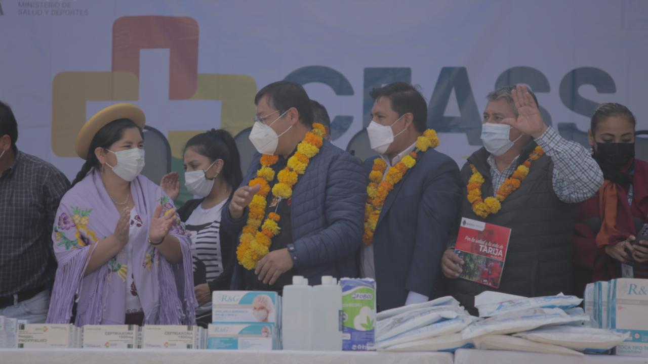 Arce entrega equipamiento médico y medicamentos de un valor de Bs 46 millones en Tarija (amplia)