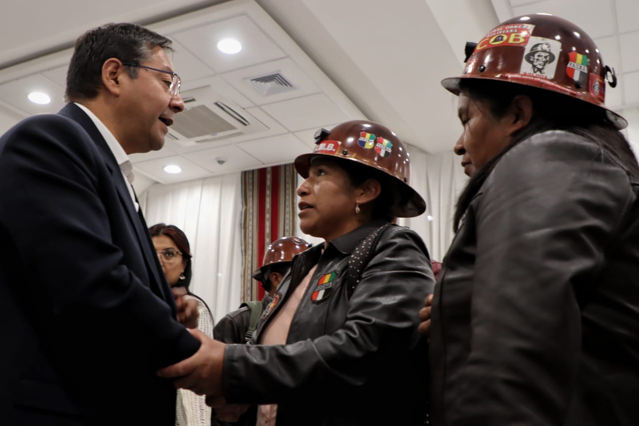 Arce y dirigentes de la FSTMB acuerdan acciones para fortalecer al sector minero