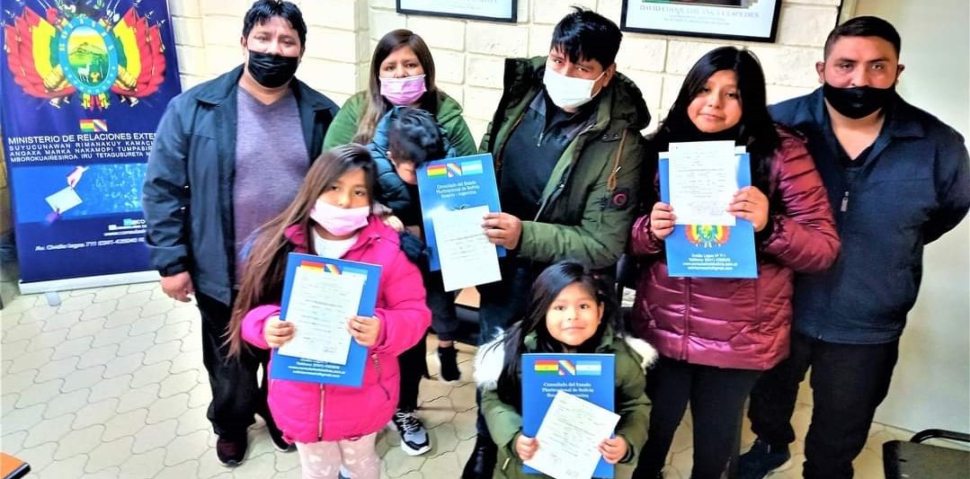 Argentinos en Rosario, de padres bolivianos, obtuvieron la doble nacionalidad