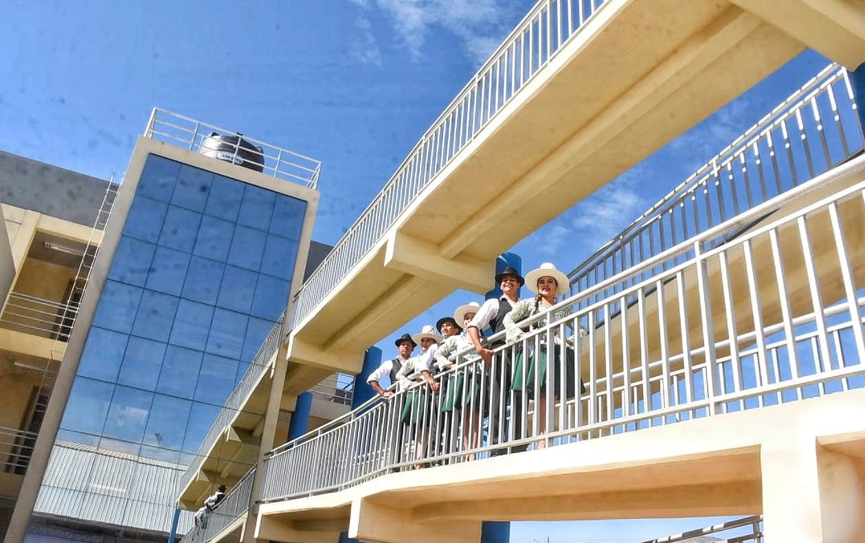 Presidente entrega unidad educativa en Sacaba con una inversión de Bs 4,6 millones