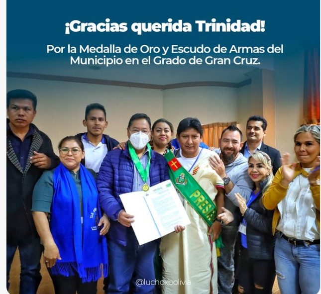 Concejo Municipal de Trinidad distingue al Presidente con la Medalla de Oro y Escudo de Armas