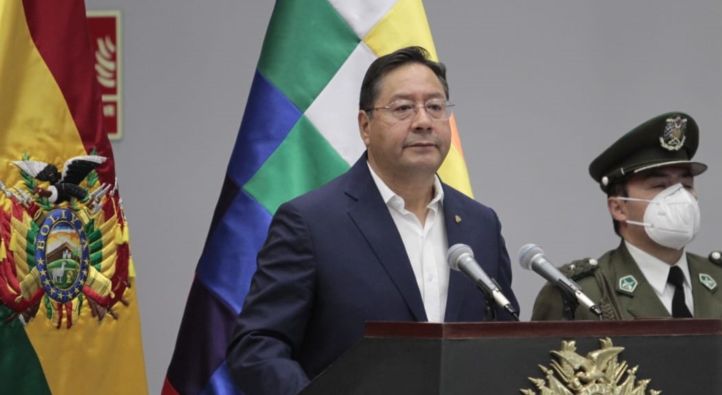Presidente destaca esfuerzo, entrega y aporte a la educación boliviana de los maestros