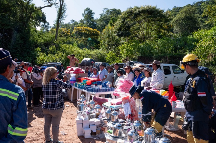 Tarija: Gobierno nacional entrega a comunidades guaraníes afectadas por riadas alimentos, enseres y vituallas