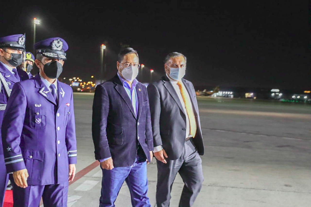 Presidente Luis Arce aterriza en Chile para la toma de posesión de Gabriel Boric