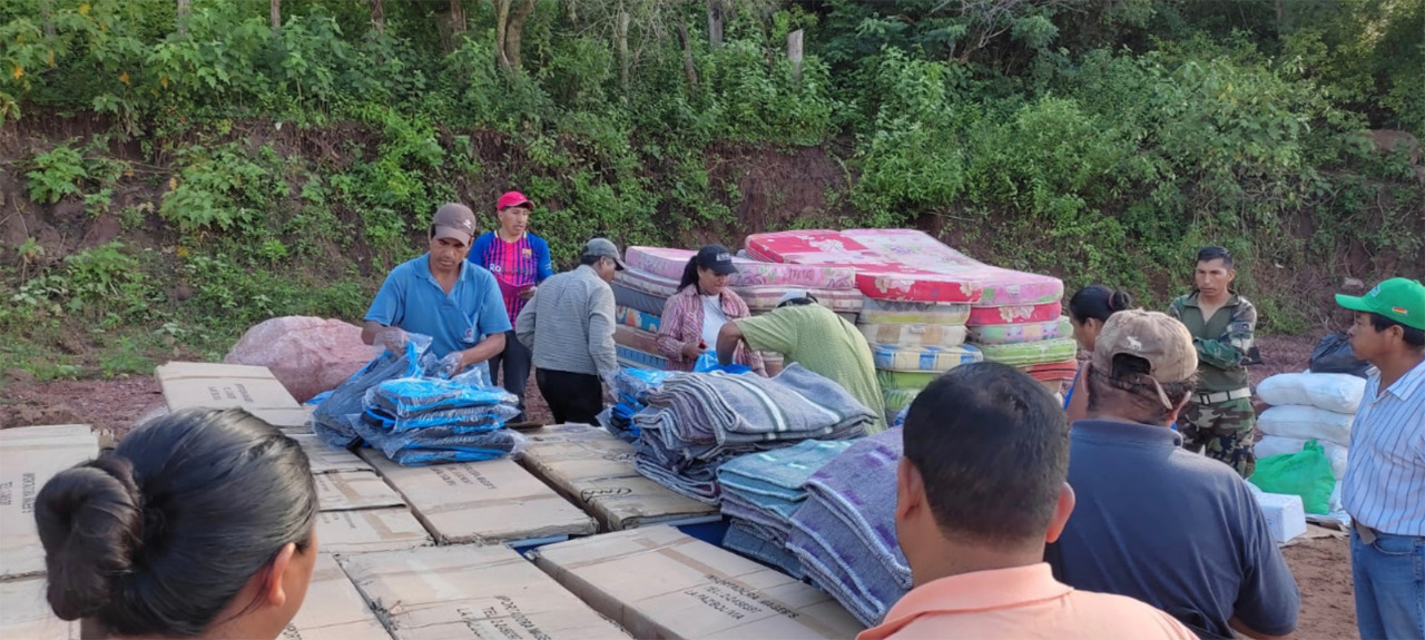 Educación llega con mobiliario, alimentos y juguetes a Tomatirenda