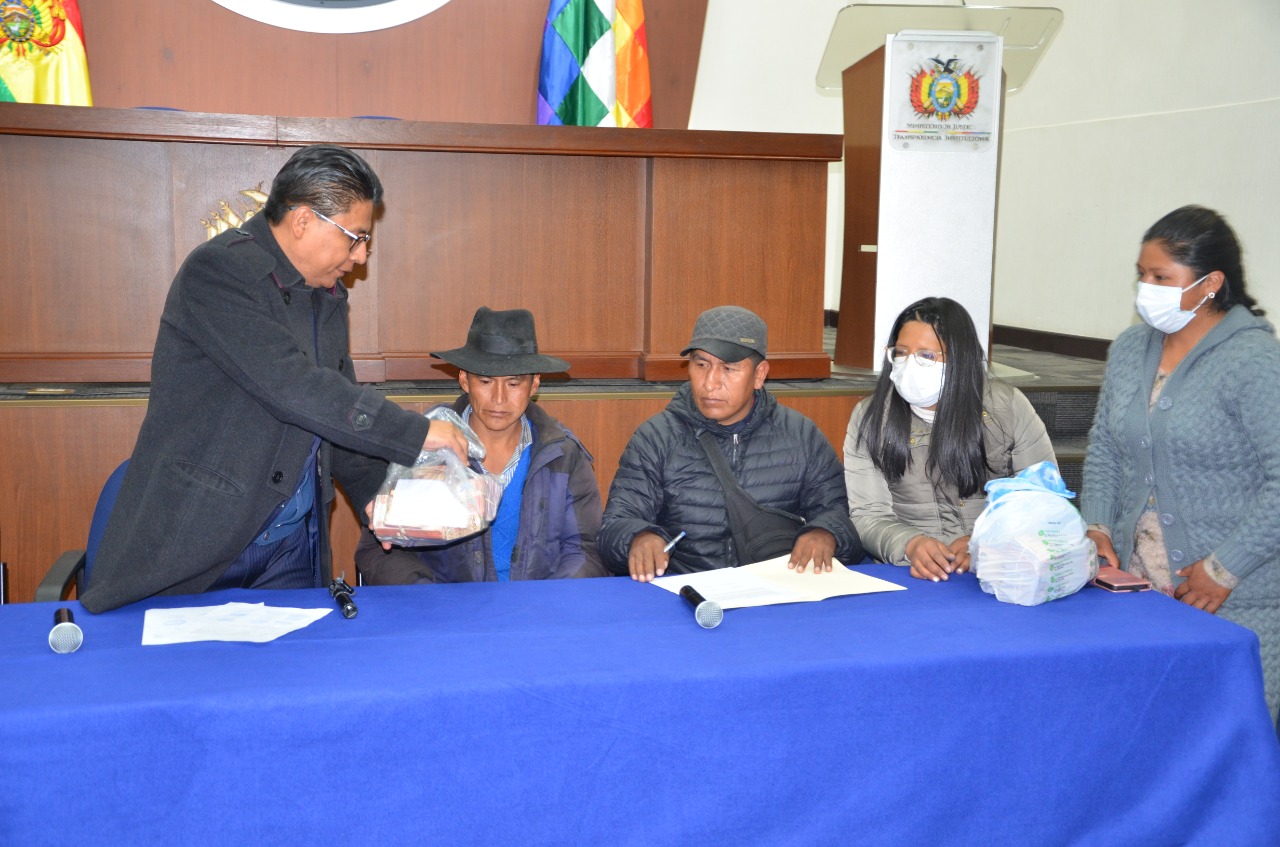 Gobierno entrega a víctimas de las masacres de 2019 más de Bs 300.000 recaudados en actividades culturales (amplia)