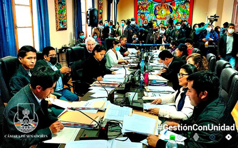 Presidente del Senado acompaña fase de entrevistas a postulantes a Defensor del Pueblo y destaca transparencia del proceso