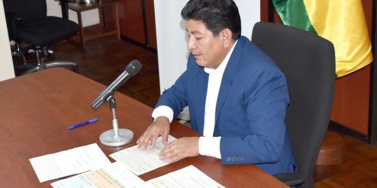Montaño desmiente a gobernador de Tarija sobre construcción de piscina olímpica y velódromo