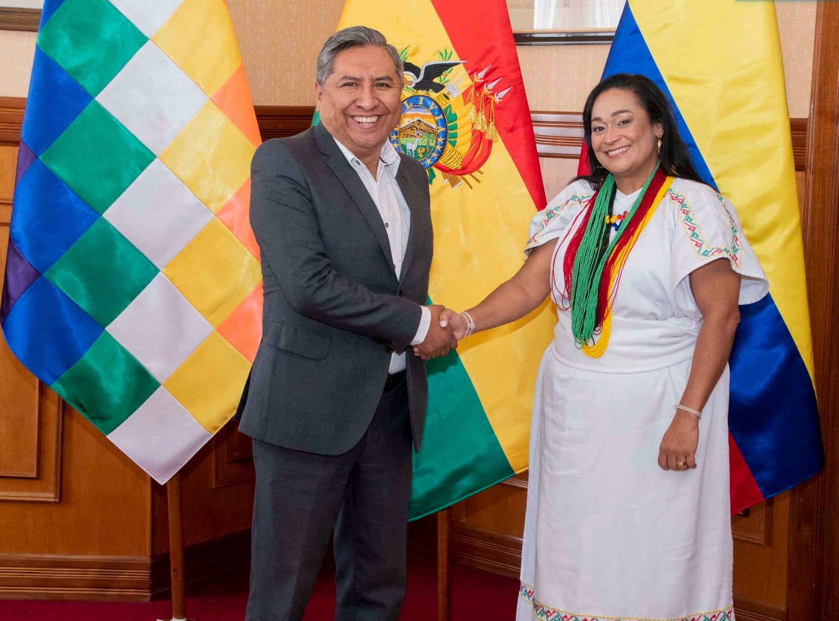 Petro acredita en Bolivia a su embajadora, una defensora de los derechos de los pueblos indígenas