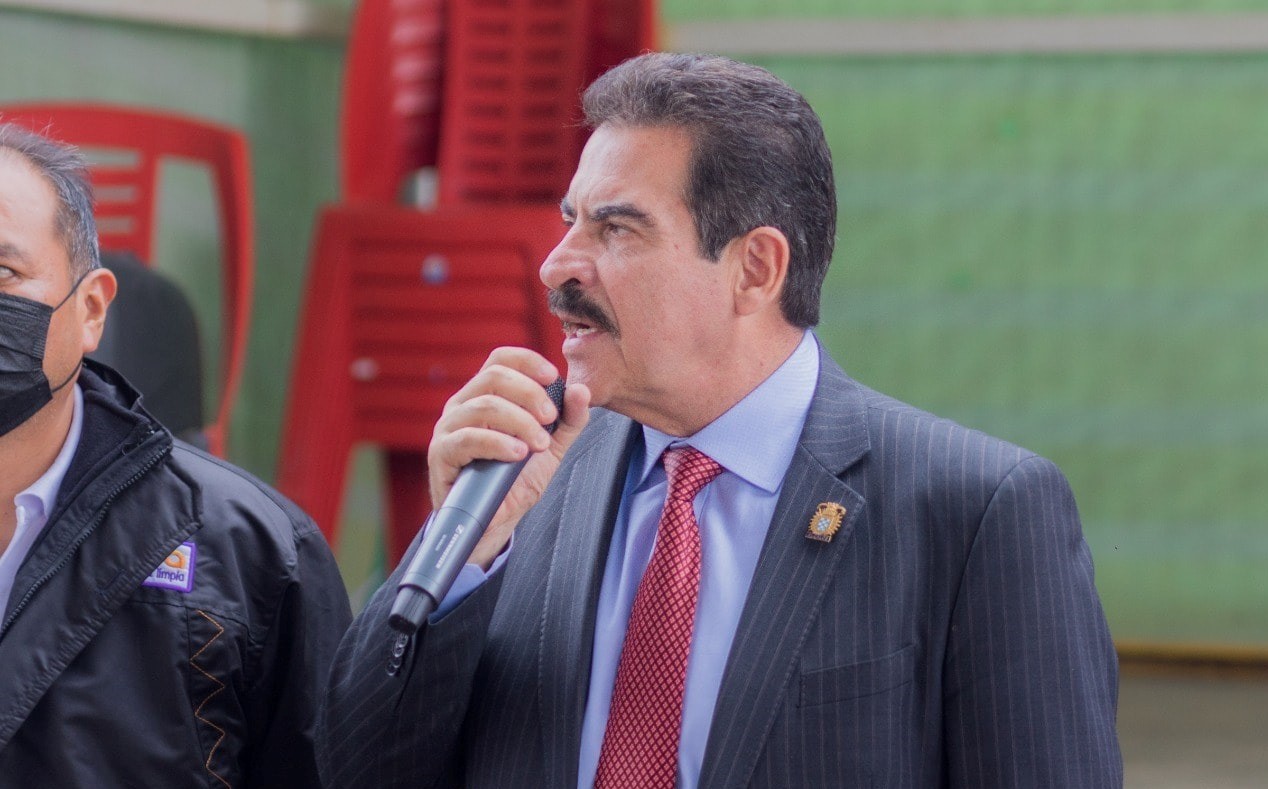 El alcalde Manfred Reyes respalda plan contra avasallamientos del Gobierno