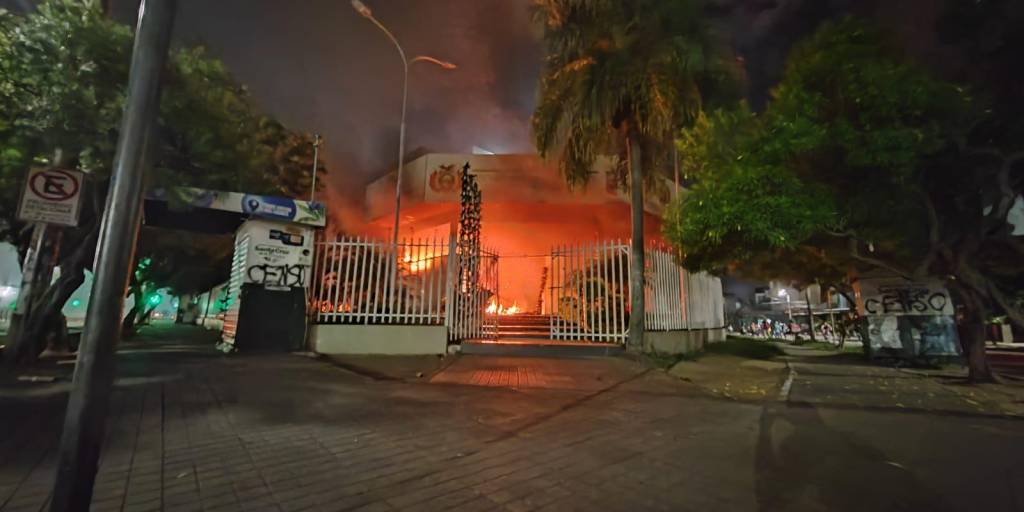 Accionar de grupos radicales en Santa Cruz refleja el verdadero propósito de “separatismo” de Camacho, advierte analista