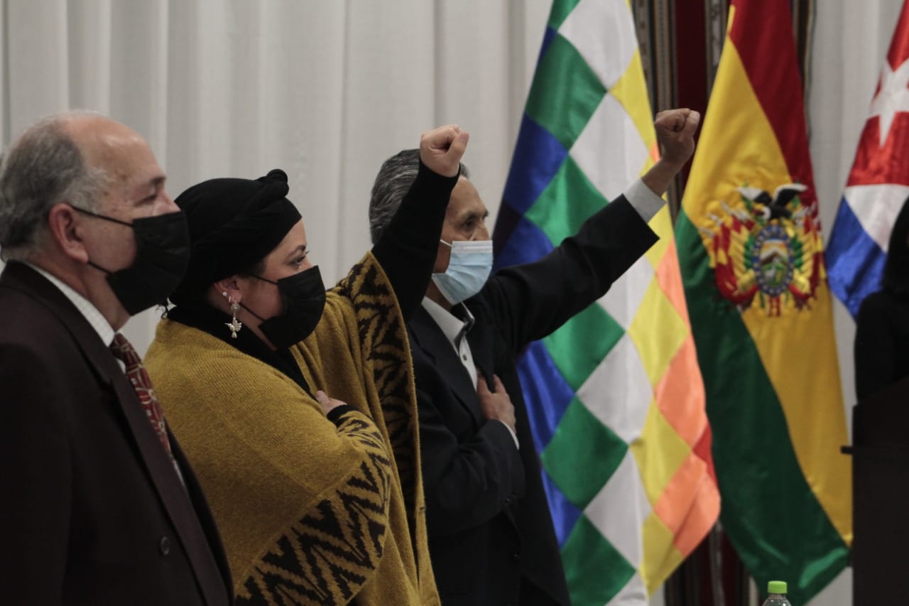 Ministra Prada destaca el ejemplo cubano de unidad y libertad