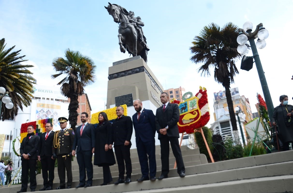 Ofrendas florales recuerdan los 192 años del paso a la inmortalidad del Gran Mariscal Antonio José de Sucre