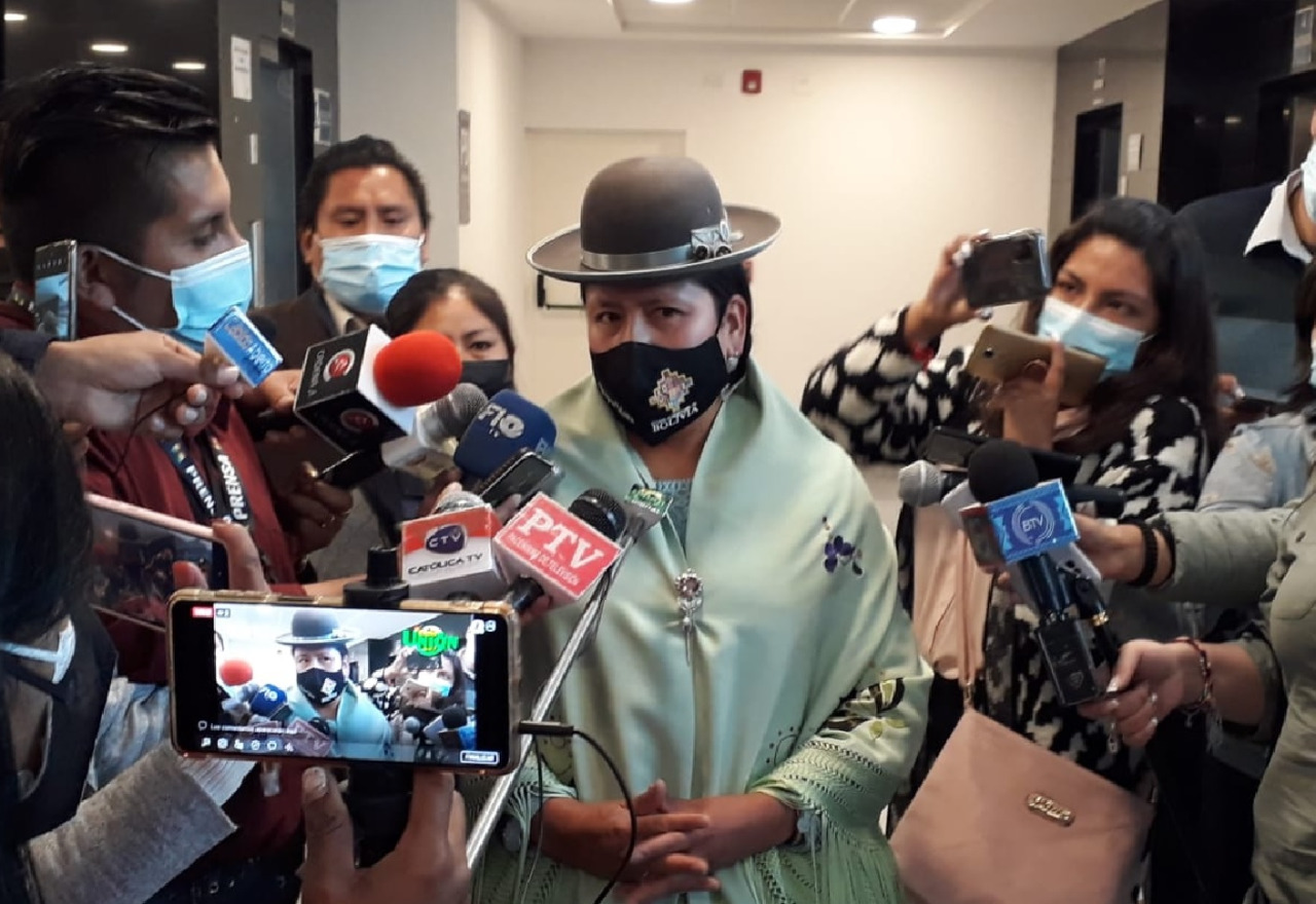 Senadora Velasco espera que mujeres y hombres idóneos y probos postulen a la Defensoría