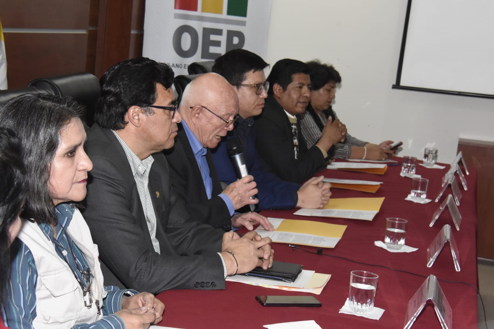 Ejecutivo, Legislativo y Electoral acuerdan trabajo conjunto para garantizar redistribución de recursos y escaños legislativos